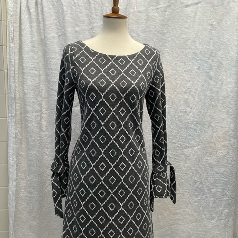 Loft Geometric Stretch Mini Shift w Bell Sleeves